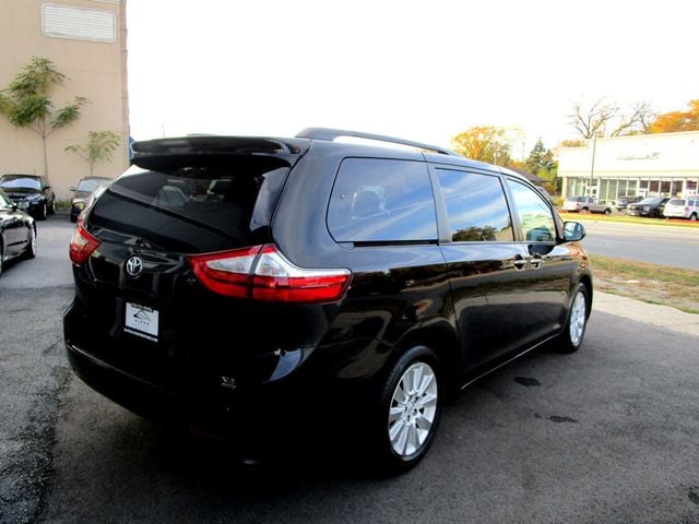 2015 Toyota Sienna XLE photo 8