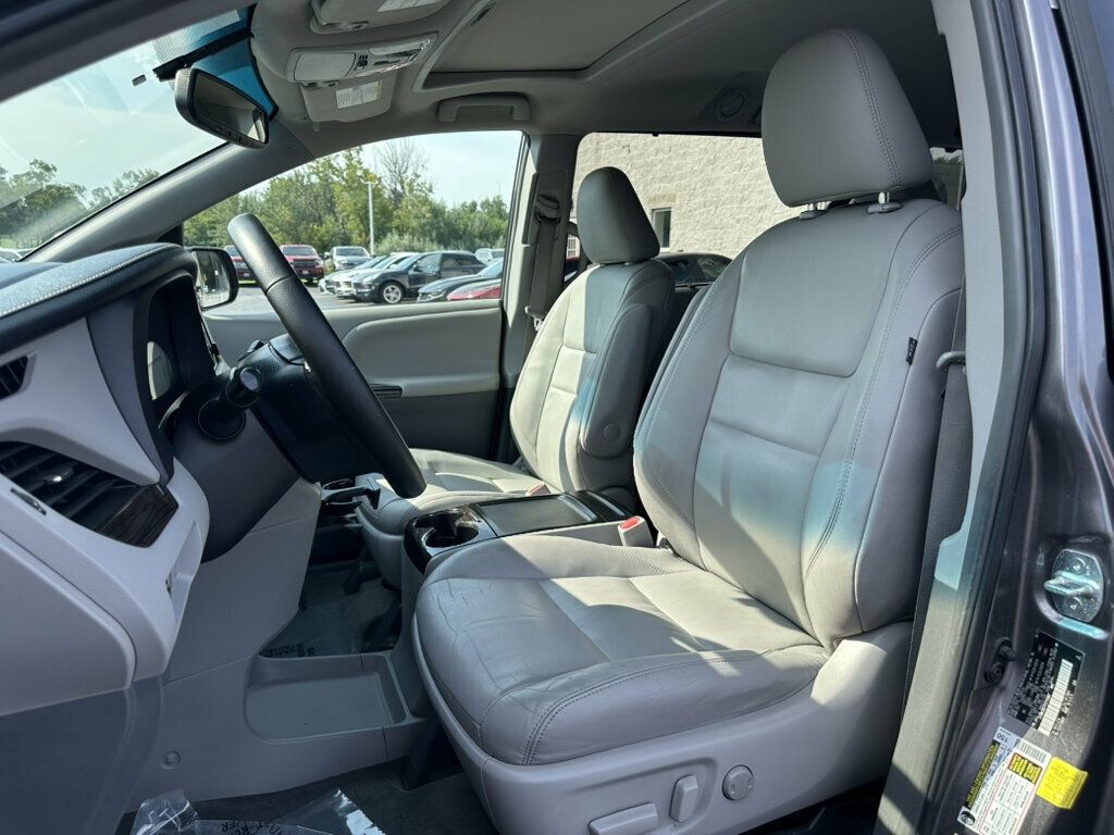 2015 Toyota Sienna 5dr 7-Passenger Van XLE AWD - 23069685 - 14
