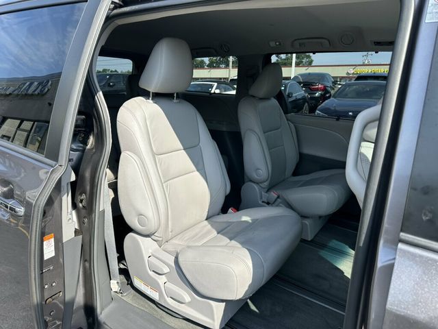2015 Toyota Sienna 5dr 7-Passenger Van XLE AWD - 23069685 - 19