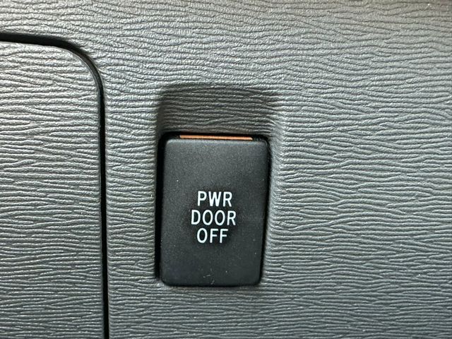 2015 Toyota Sienna 5dr 7-Passenger Van XLE AWD - 23069685 - 31
