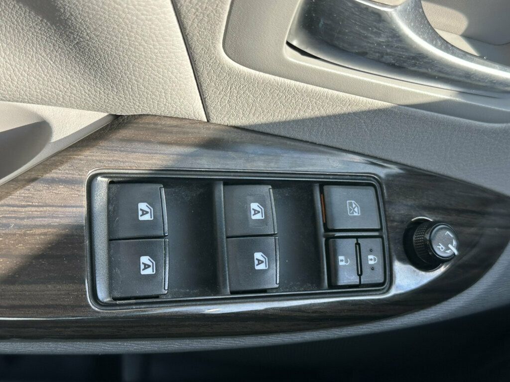 2015 Toyota Sienna 5dr 7-Passenger Van XLE AWD - 23069685 - 32