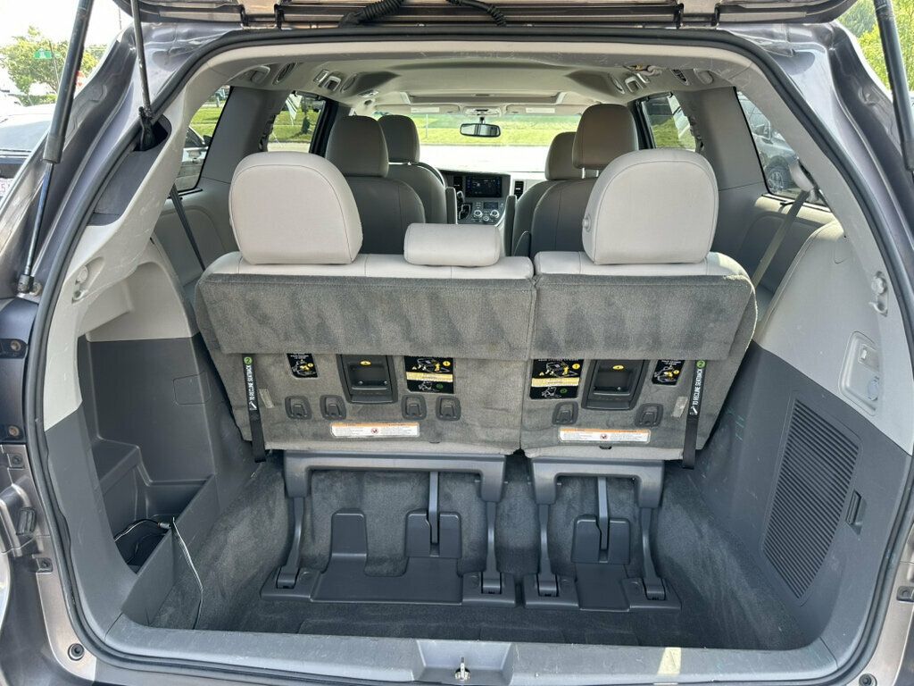 2015 Toyota Sienna 5dr 7-Passenger Van XLE AWD - 23069685 - 36