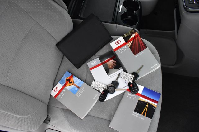 2015 Toyota Sienna 5dr 8-Passenger Van LE FWD - 22919804 - 12