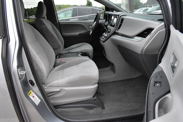 2015 Toyota Sienna 5dr 8-Passenger Van LE FWD - 22919804 - 16