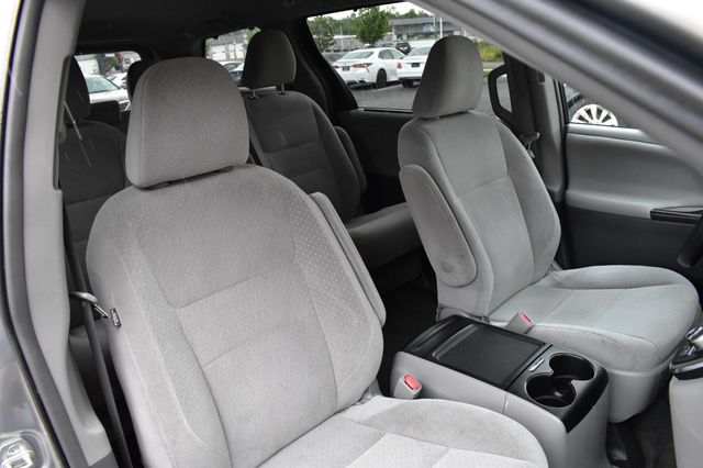 2015 Toyota Sienna 5dr 8-Passenger Van LE FWD - 22919804 - 17