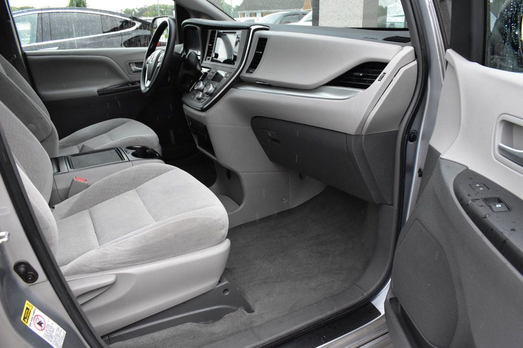 2015 Toyota Sienna 5dr 8-Passenger Van LE FWD - 22919804 - 18
