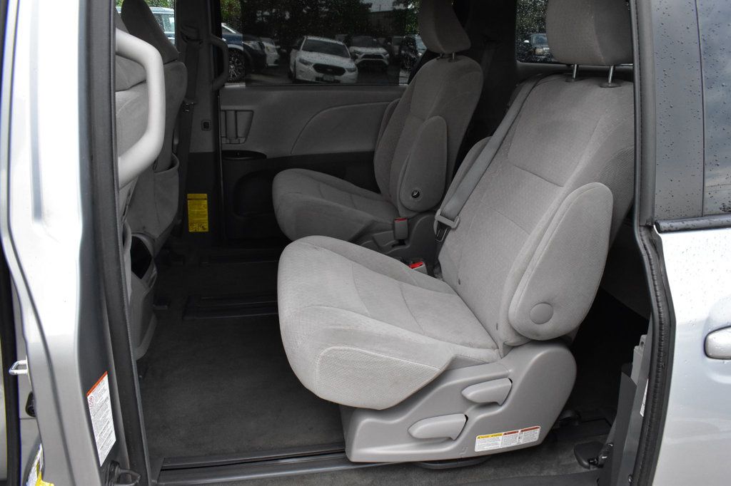 2015 Toyota Sienna 5dr 8-Passenger Van LE FWD - 22919804 - 19
