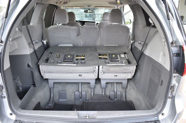 2015 Toyota Sienna 5dr 8-Passenger Van LE FWD - 22919804 - 27