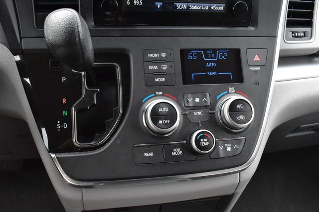 2015 Toyota Sienna 5dr 8-Passenger Van LE FWD - 22919804 - 32