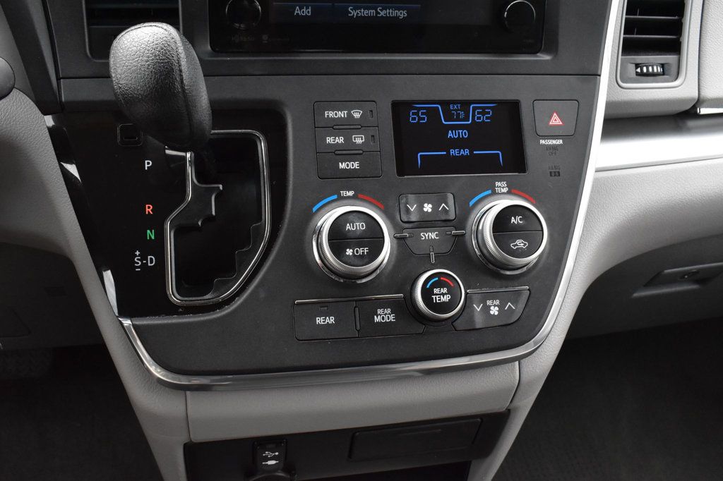 2015 Toyota Sienna 5dr 8-Passenger Van LE FWD - 22919804 - 38