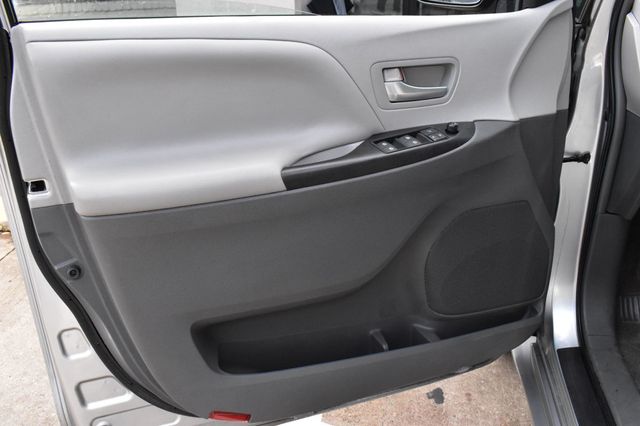 2015 Toyota Sienna 5dr 8-Passenger Van LE FWD - 22919804 - 43