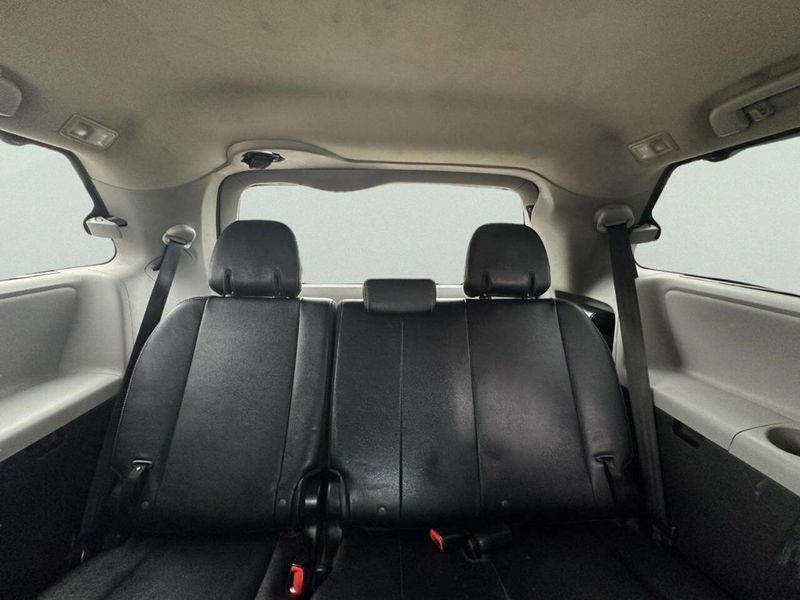 2015 Toyota Sienna 5dr 8-Passenger Van SE FWD - 23022356 - 11