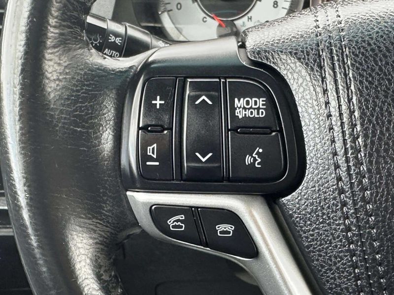 2015 Toyota Sienna 5dr 8-Passenger Van SE FWD - 23022356 - 26