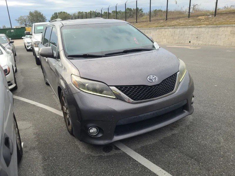 2015 Toyota Sienna 5dr 8-Passenger Van SE FWD - 22780972 - 4