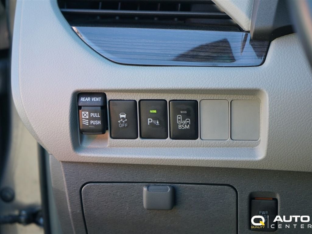 2015 Toyota Sienna 5dr 8-Passenger Van XLE FWD - 22906203 - 17