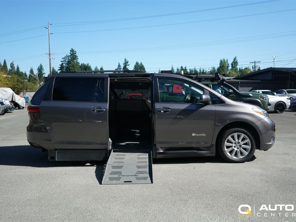 2015 Toyota Sienna 5dr 8-Passenger Van XLE FWD - 22906203 - 1