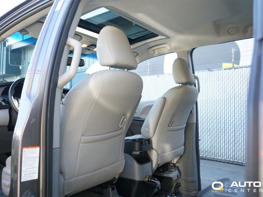 2015 Toyota Sienna 5dr 8-Passenger Van XLE FWD - 22906203 - 26