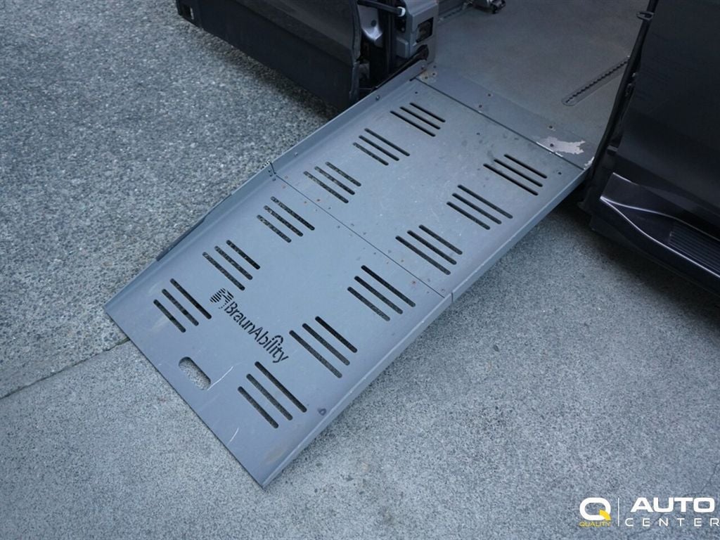 2015 Toyota Sienna 5dr 8-Passenger Van XLE FWD - 22906203 - 30