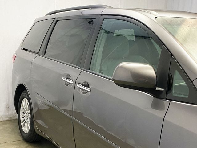 2015 Toyota Sienna 5dr 8-Passenger Van XLE FWD - 22952776 - 9