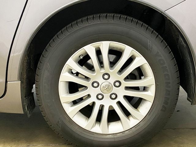 2015 Toyota Sienna 5dr 8-Passenger Van XLE FWD - 22952776 - 12