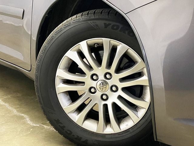 2015 Toyota Sienna 5dr 8-Passenger Van XLE FWD - 22952776 - 13