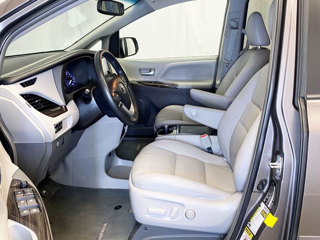 2015 Toyota Sienna 5dr 8-Passenger Van XLE FWD - 22952776 - 18