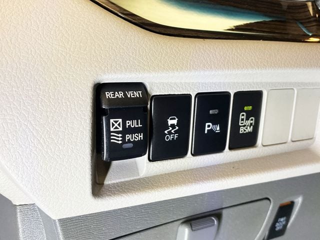 2015 Toyota Sienna 5dr 8-Passenger Van XLE FWD - 22952776 - 24