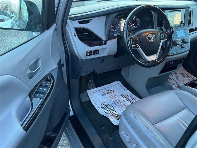 2015 Toyota Sienna 5dr 8-Passenger Van XLE FWD - 22984273 - 9