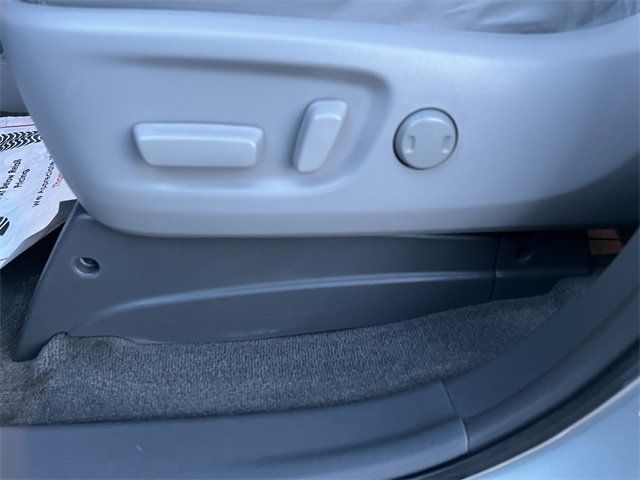 2015 Toyota Sienna 5dr 8-Passenger Van XLE FWD - 22984273 - 10