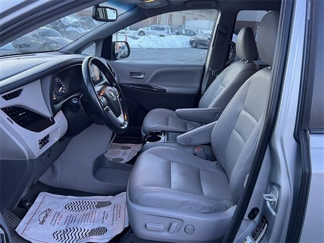 2015 Toyota Sienna 5dr 8-Passenger Van XLE FWD - 22984273 - 11