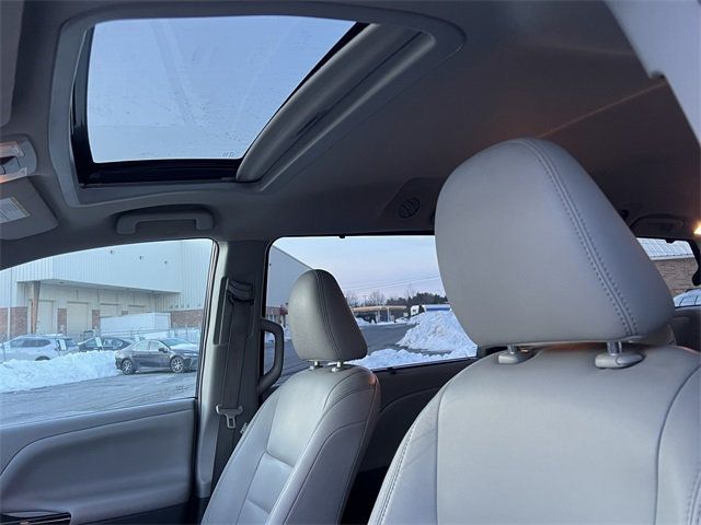 2015 Toyota Sienna 5dr 8-Passenger Van XLE FWD - 22984273 - 12