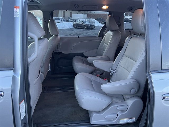 2015 Toyota Sienna 5dr 8-Passenger Van XLE FWD - 22984273 - 13
