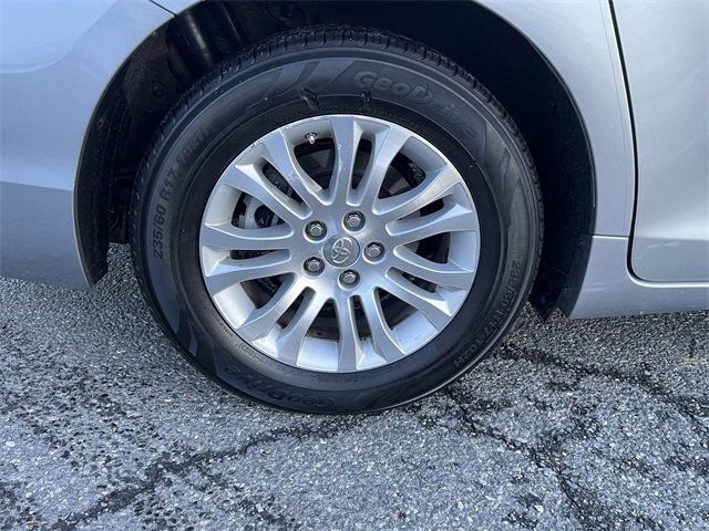 2015 Toyota Sienna 5dr 8-Passenger Van XLE FWD - 22984273 - 17