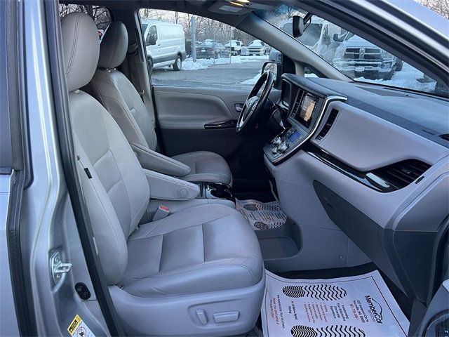 2015 Toyota Sienna 5dr 8-Passenger Van XLE FWD - 22984273 - 19