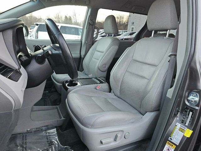 2015 Toyota Sienna 5dr 8-Passenger Van XLE FWD - 22971774 - 14