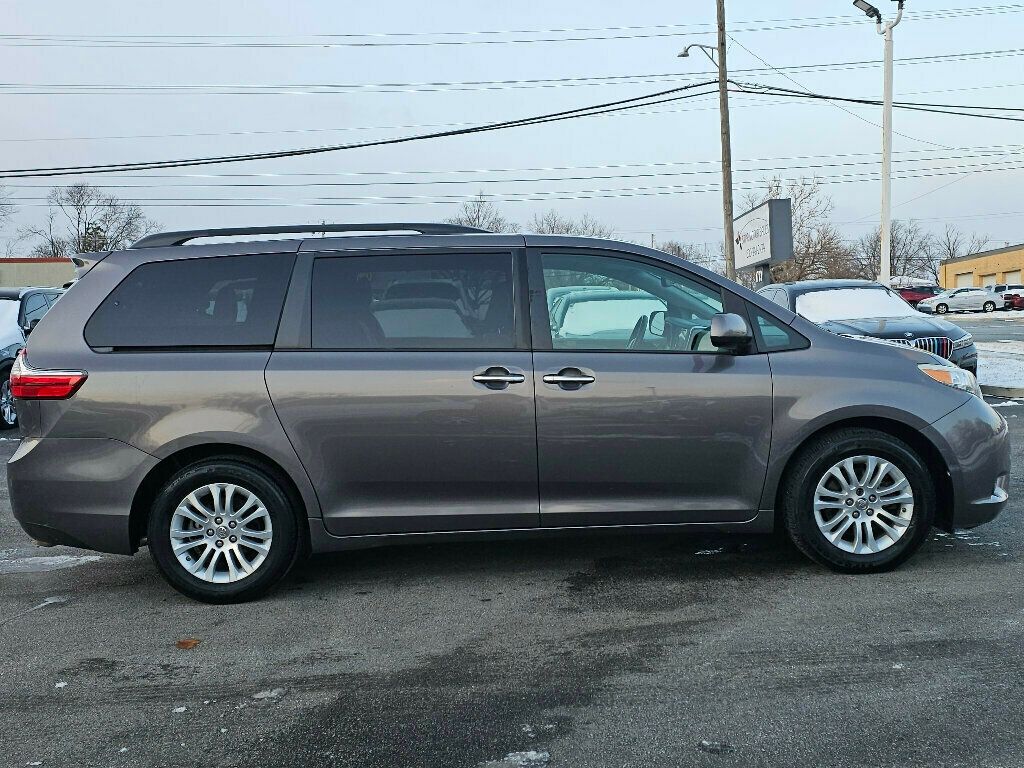 2015 Toyota Sienna 5dr 8-Passenger Van XLE FWD - 22971774 - 16