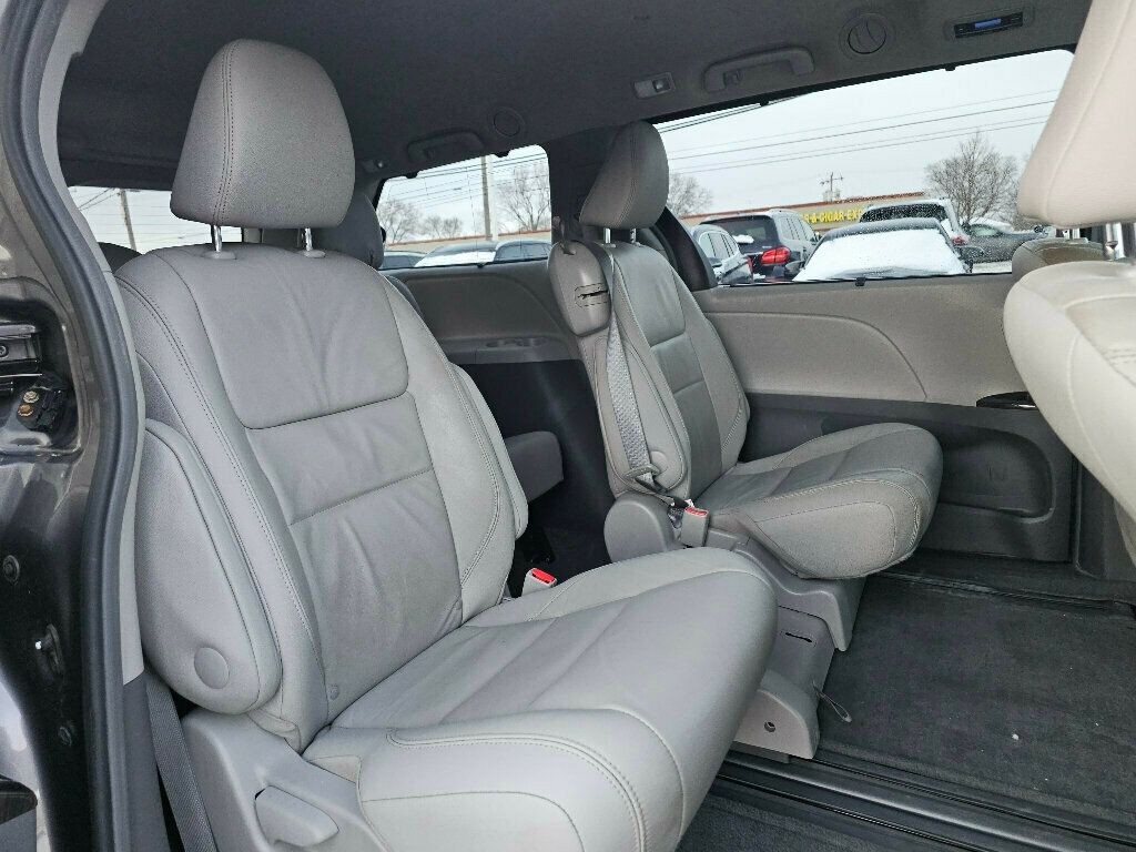 2015 Toyota Sienna 5dr 8-Passenger Van XLE FWD - 22971774 - 19