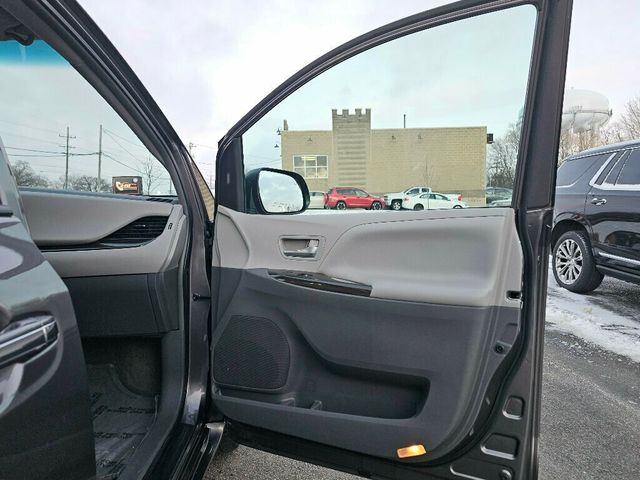 2015 Toyota Sienna 5dr 8-Passenger Van XLE FWD - 22971774 - 22