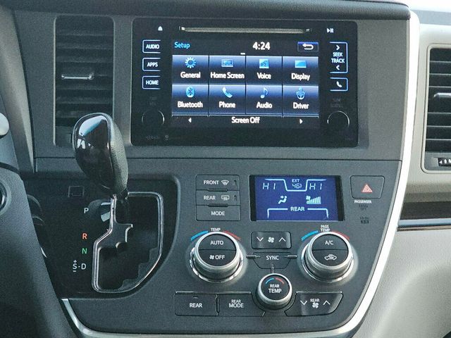 2015 Toyota Sienna 5dr 8-Passenger Van XLE FWD - 22971774 - 24