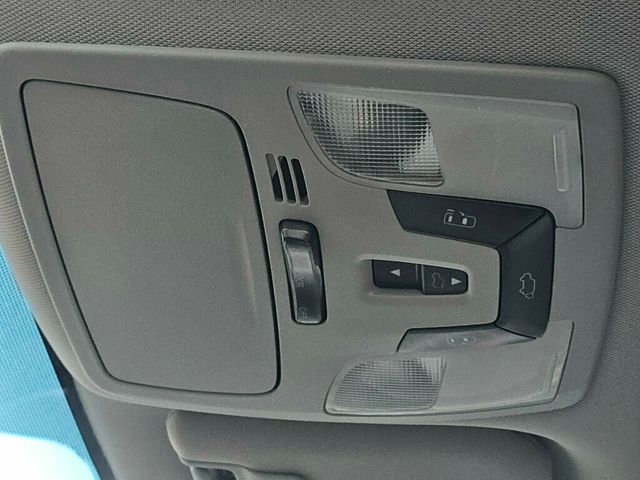 2015 Toyota Sienna 5dr 8-Passenger Van XLE FWD - 22971774 - 28