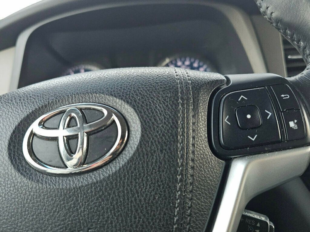 2015 Toyota Sienna 5dr 8-Passenger Van XLE FWD - 22971774 - 30