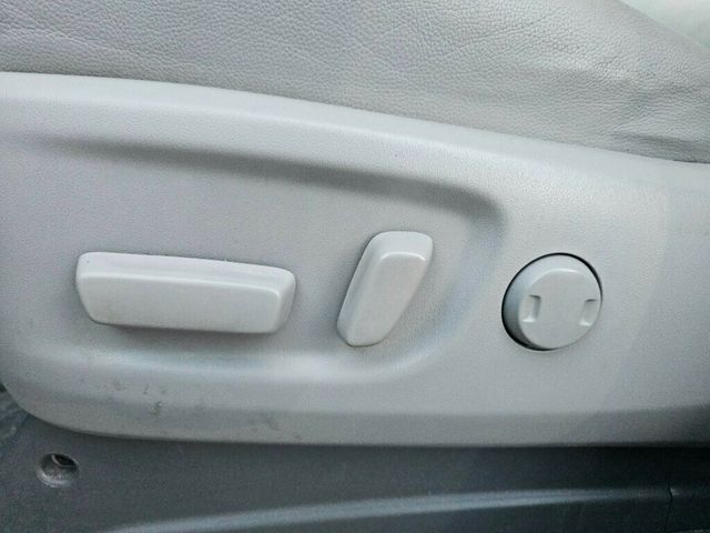 2015 Toyota Sienna 5dr 8-Passenger Van XLE FWD - 22971774 - 35