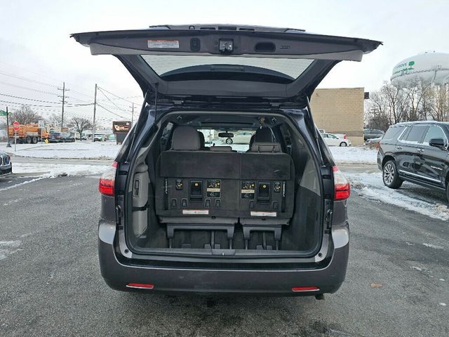 2015 Toyota Sienna 5dr 8-Passenger Van XLE FWD - 22971774 - 39