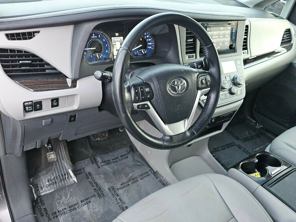 2015 Toyota Sienna 5dr 8-Passenger Van XLE FWD - 22971774 - 8