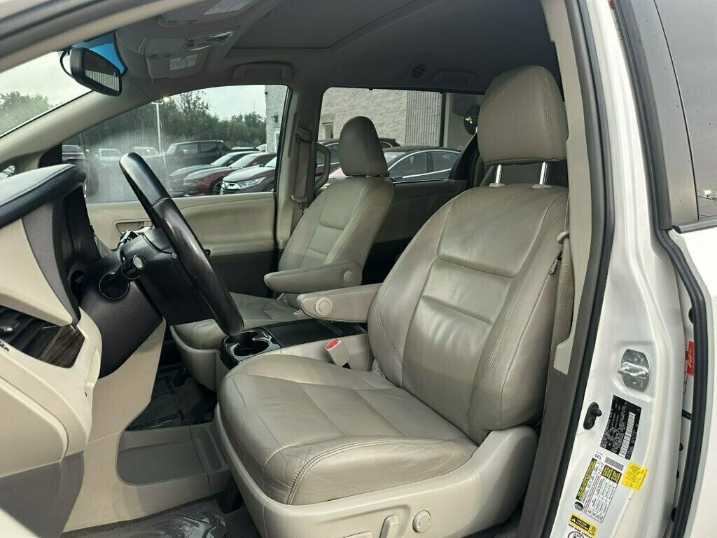 2015 Toyota Sienna 5dr 8-Passenger Van XLE FWD - 23066813 - 13