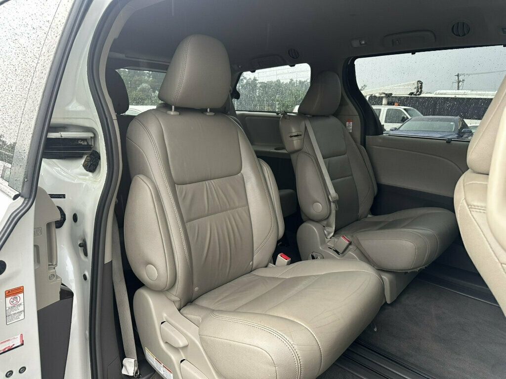 2015 Toyota Sienna 5dr 8-Passenger Van XLE FWD - 23066813 - 16