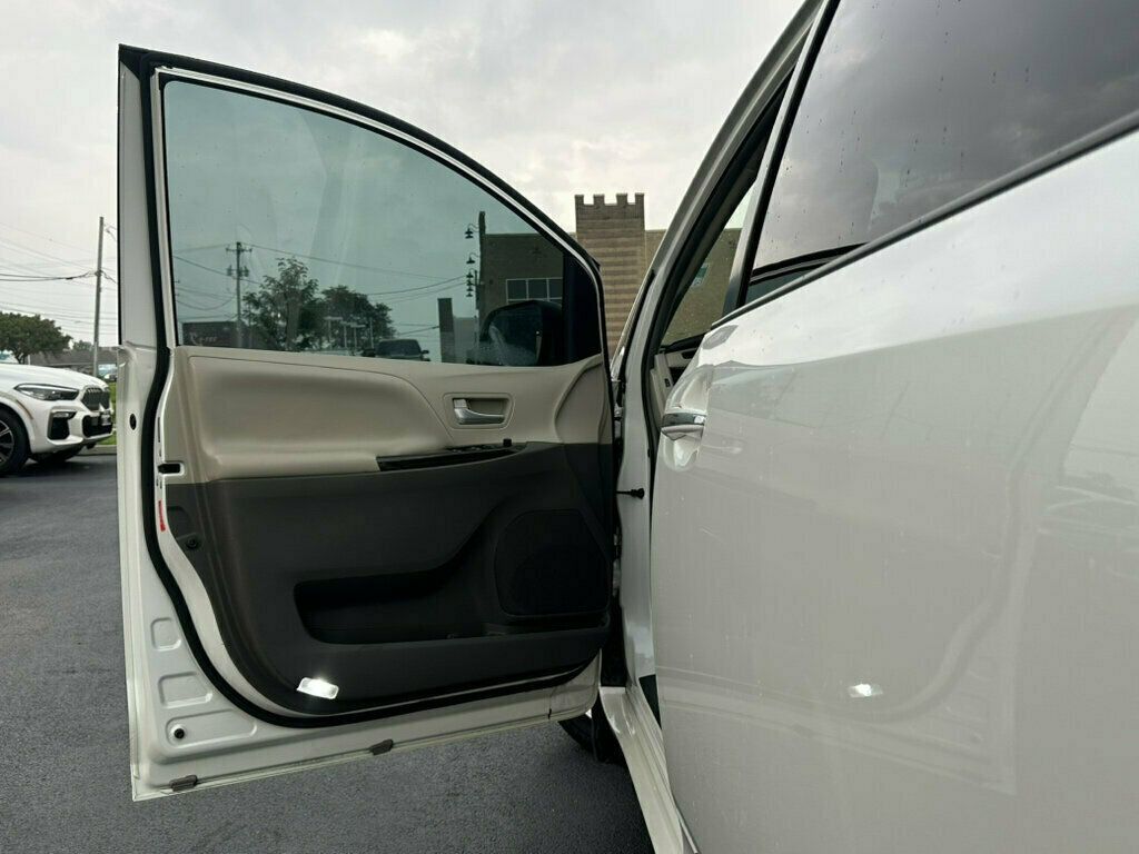 2015 Toyota Sienna 5dr 8-Passenger Van XLE FWD - 23066813 - 18