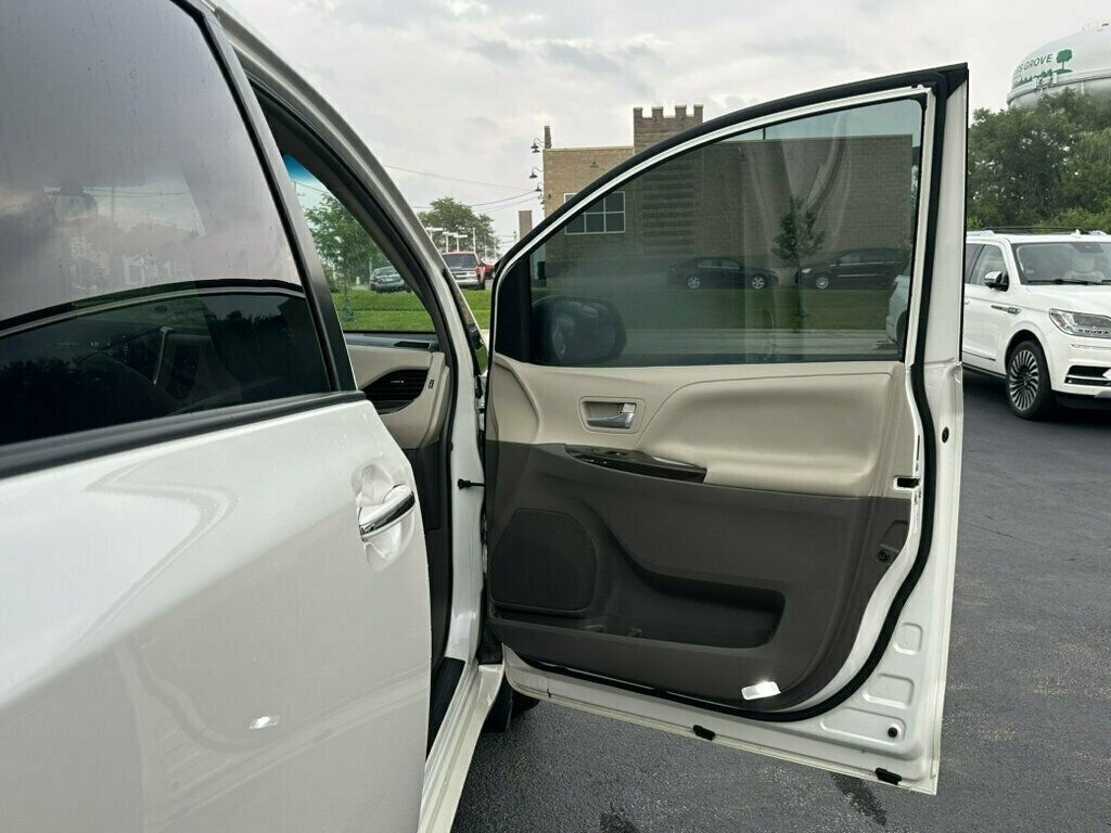 2015 Toyota Sienna 5dr 8-Passenger Van XLE FWD - 23066813 - 19