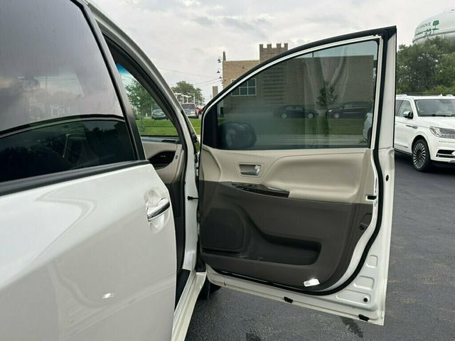 2015 Toyota Sienna 5dr 8-Passenger Van XLE FWD - 23066813 - 19