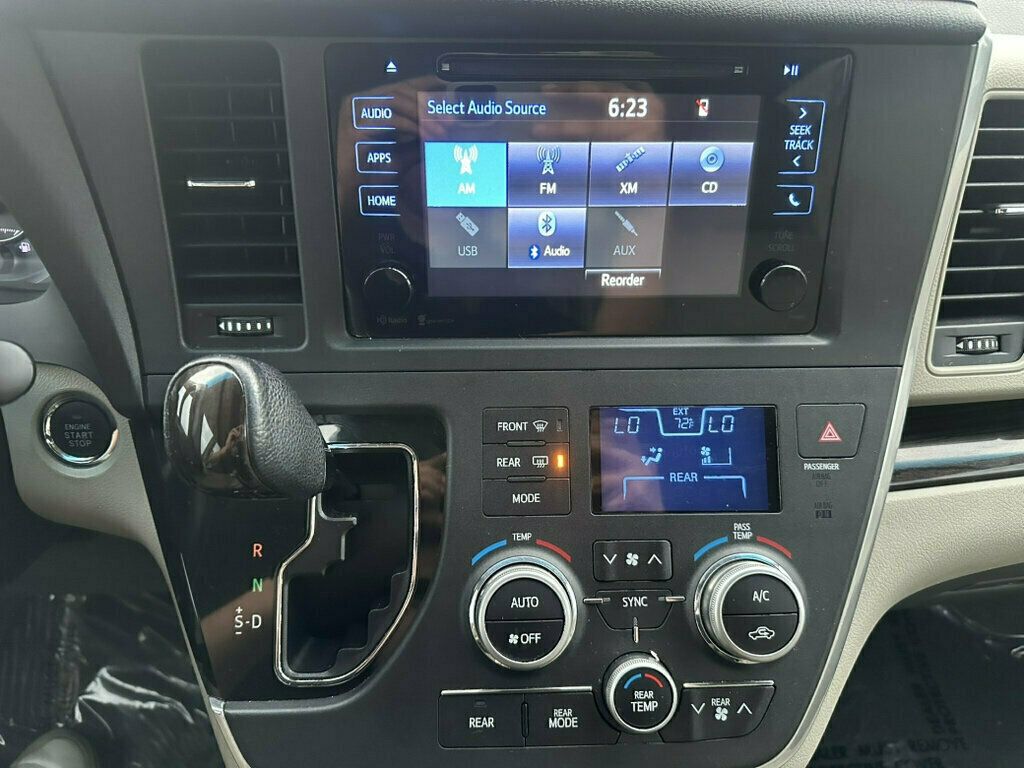 2015 Toyota Sienna 5dr 8-Passenger Van XLE FWD - 23066813 - 24